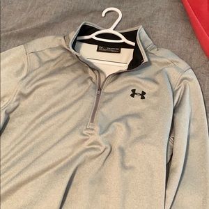 Under Armour sweat shirt